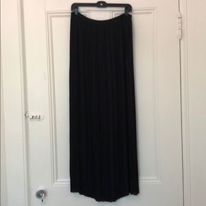 Gorgeous black, pleated maxi skirt